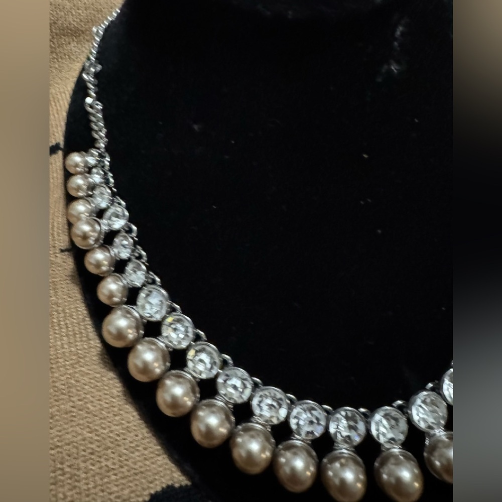 New - Banana Republic (RETAIL STORE) statement necklace - Picture 3 of 4